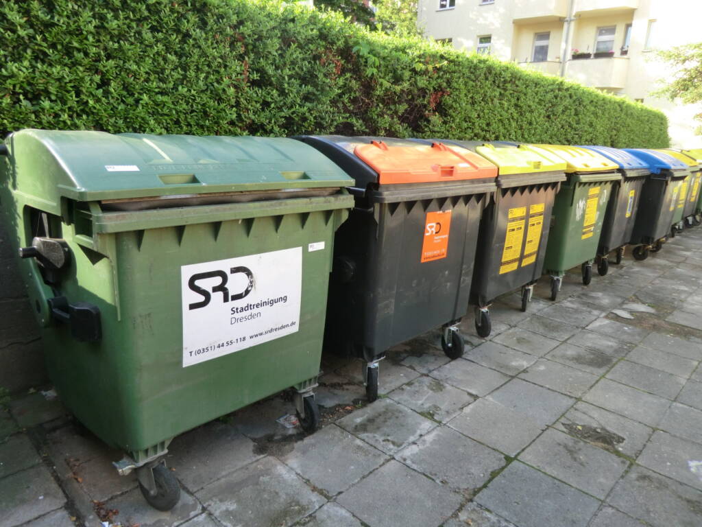 Müllcontainer_der_Stadtreinigung_Dresden-scaled-1